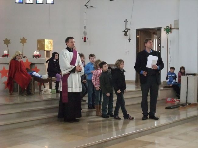 Weihnachtsfeier Waldmeisterschule in der Kirche St. Agnes