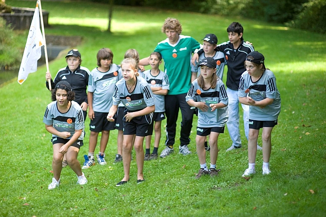 Kinder im Sommercamp mit Philipp Lahm