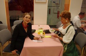 Schauspielerin und Autorin Christine Kaufmann mit der Schirmherrin Frau Dr. Gabriele Weishäupl