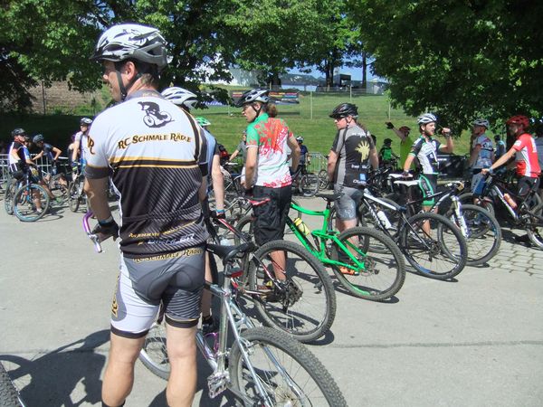 24-Stunden-Radrennen im Olypiapark, Rad-Team Minihofbräuhaus zu Gunsten der Kindertafel