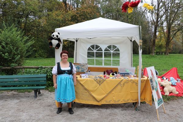 Kirchweih am Mini-Hofbräuhaus im Englischen Garten mit der Kindertafel