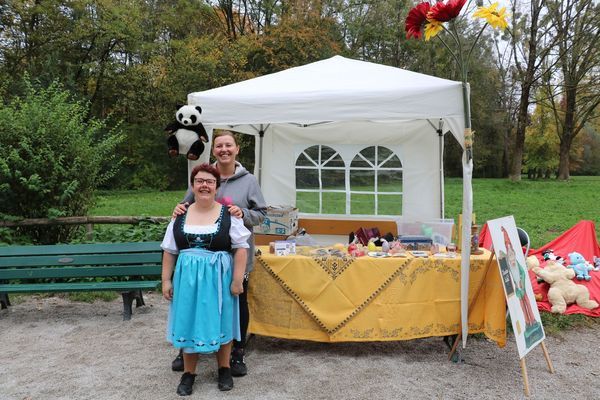 Kirchweih am Mini-Hofbräuhaus im Englischen Garten mit der Kindertafel