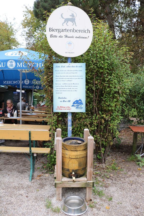 Kirchweih am Mini-Hofbräuhaus im Englischen Garten mit der Kindertafel