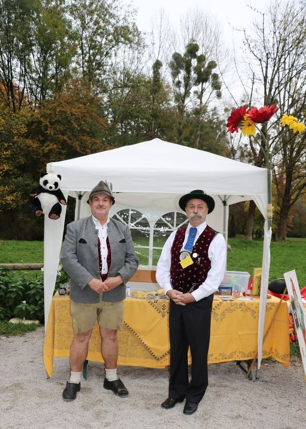 Kirchweih am Mini-Hofbräuhaus im Englischen Garten mit der Kindertafel