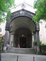 Eingangsportal der St. Maximilianskirche, näheres siehe Wikipedia