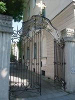 Schmiedeeisernes Eingangsportal Pfarrei St. Maximilian