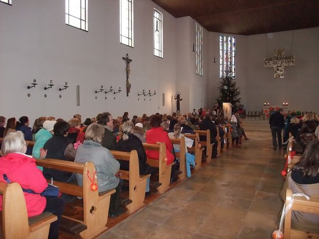 Weihnachtsfeier Waldmeisterschule in der Kirche St. Agnes