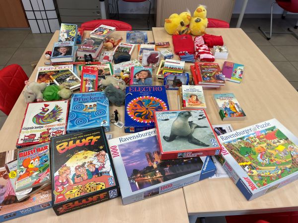 Sammlung Bücher und Spiele, Übergabe an das BildungsLokal Hasenbergl