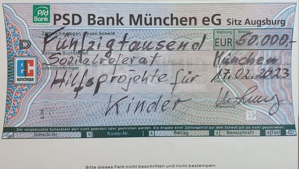 Scheckübergabe an die Landeshauptstadt München für soziale Projekte, ausgesucht von der Kindertafel